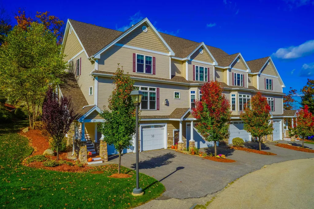 16 Manor Drive Hooksett NH 03106