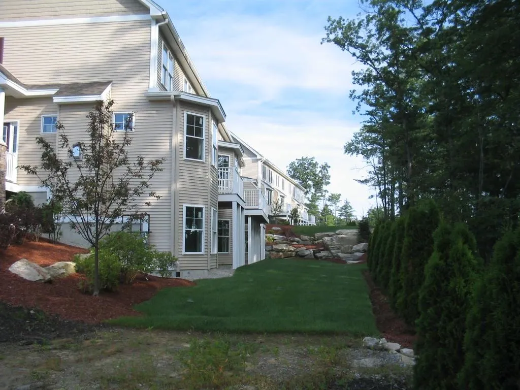 16 Manor Drive Hooksett NH 03106