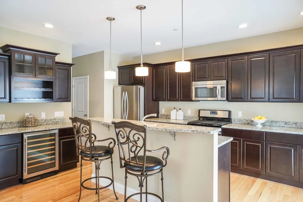 16 Manor Drive Hooksett NH 03106