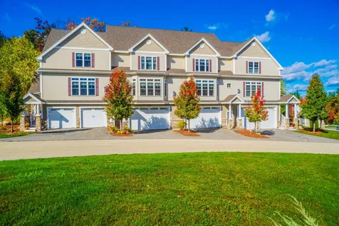 16 Manor Drive Hooksett NH 03106