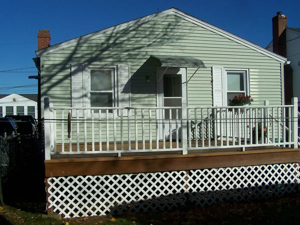 13 Tuttle Avenue Hampton NH 03842