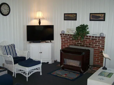 13 Tuttle Avenue Hampton NH 03842