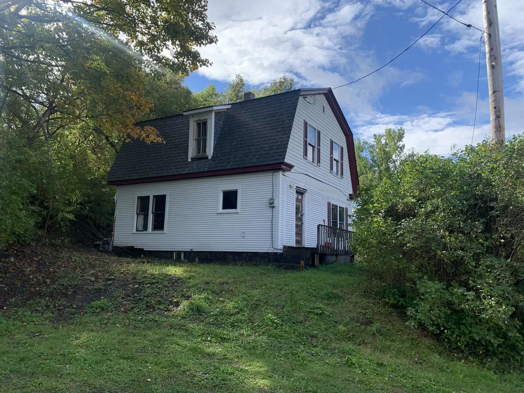 33 Daniels Road Hardwick VT 05843