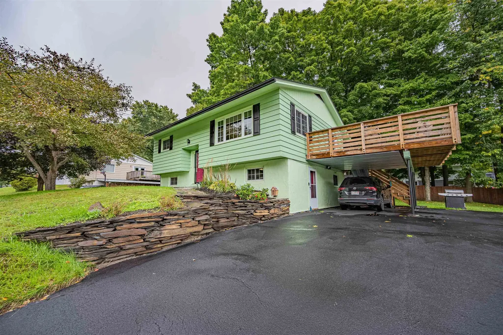 39 Lague Lane Barre Town VT 05641-3219