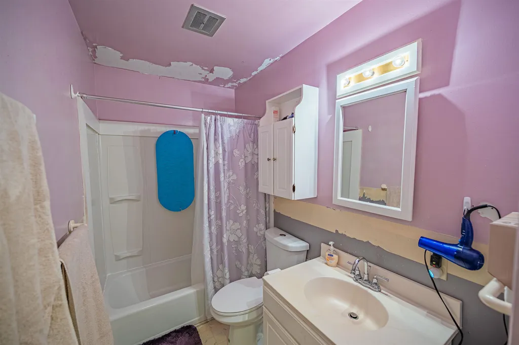 39 Lague Lane Barre Town VT 05641-3219