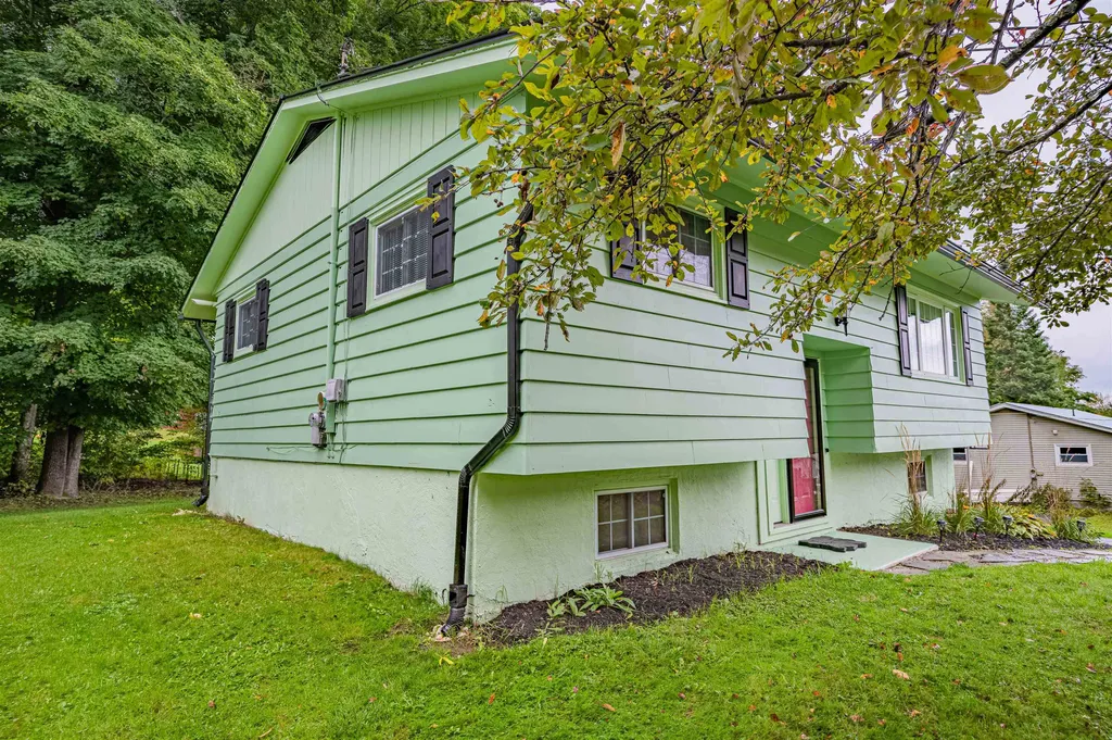 39 Lague Lane Barre Town VT 05641-3219