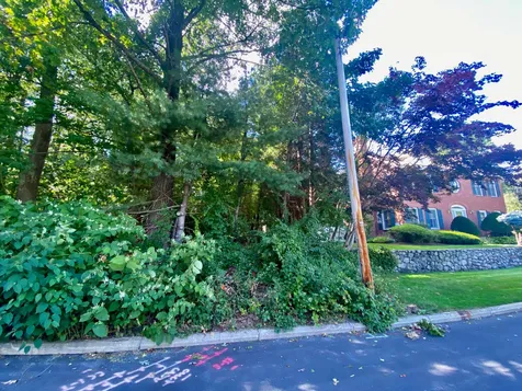 335 Ledgewood Road Manchester NH 03104