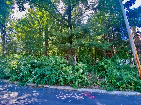 335 Ledgewood Road Manchester NH 03104