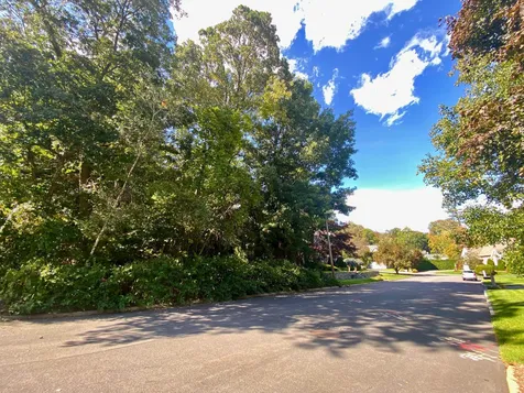 335 Ledgewood Road Manchester NH 03104