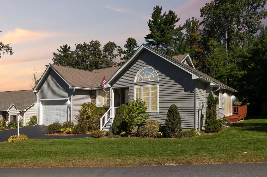 17 Red Oak Drive Gilford NH 03249