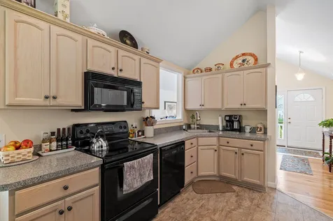 17 Red Oak Drive Gilford NH 03249