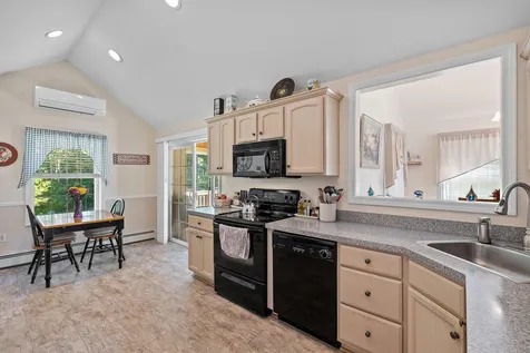 17 Red Oak Drive Gilford NH 03249