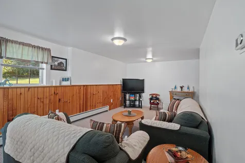 17 Red Oak Drive Gilford NH 03249