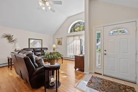 17 Red Oak Drive Gilford NH 03249