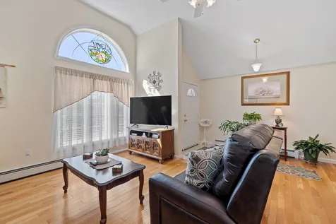 17 Red Oak Drive Gilford NH 03249