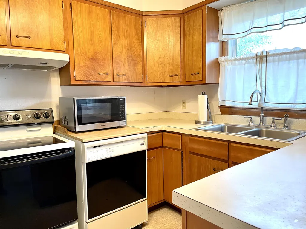 4 Spring Street Whitefield NH 03598