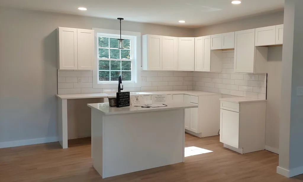 26 Merrick Road Raymond NH 03077