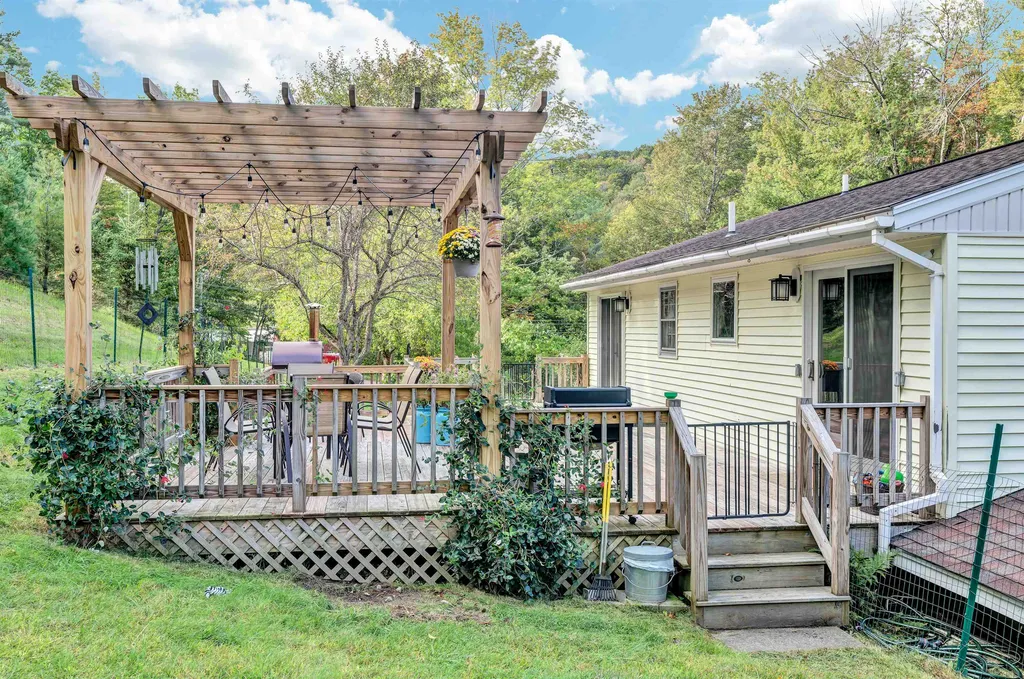 55 Jennifer Lane Hartford VT 05001