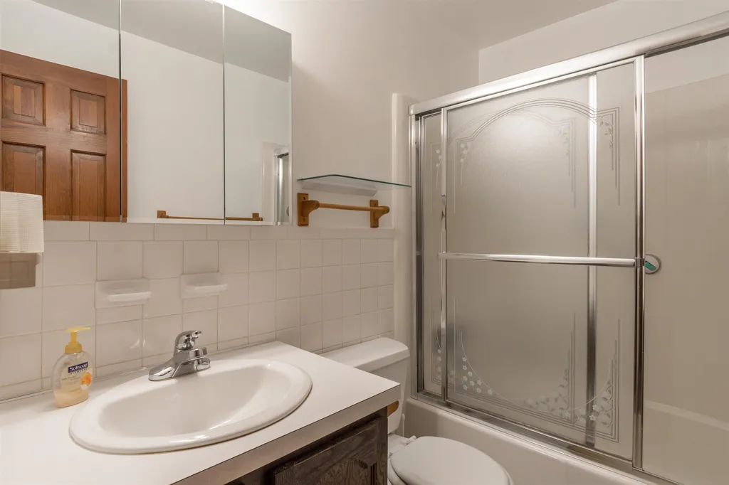 466 Coral Avenue Manchester NH 03104
