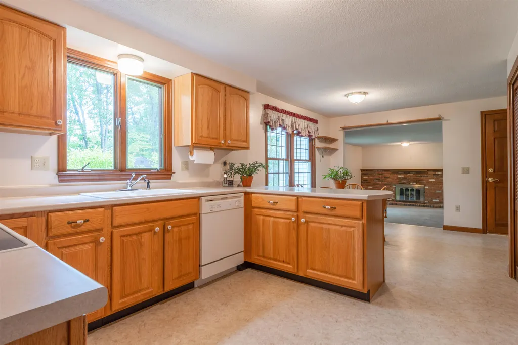 466 Coral Avenue Manchester NH 03104