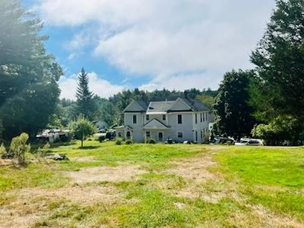 35 Auburn Road Hooksett NH 03106