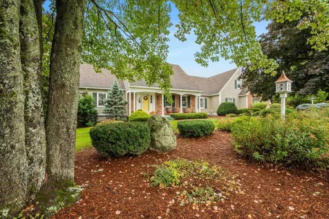 38 Sky View Drive Pelham NH 03076