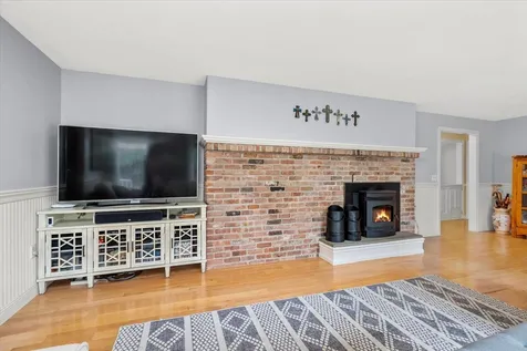 38 Sky View Drive Pelham NH 03076