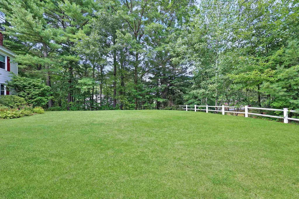 29 Harvest Drive Hooksett NH 03106