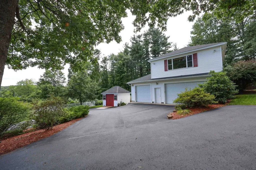 29 Harvest Drive Hooksett NH 03106