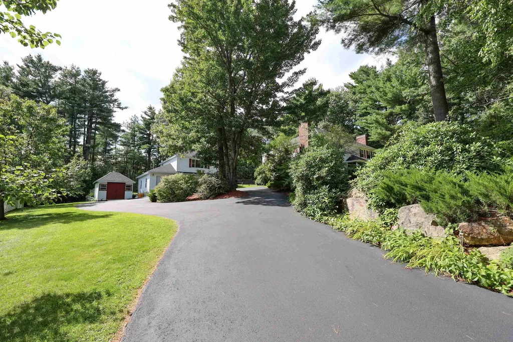 29 Harvest Drive Hooksett NH 03106