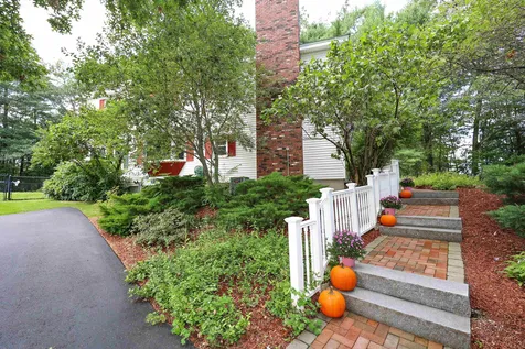 29 Harvest Drive Hooksett NH 03106