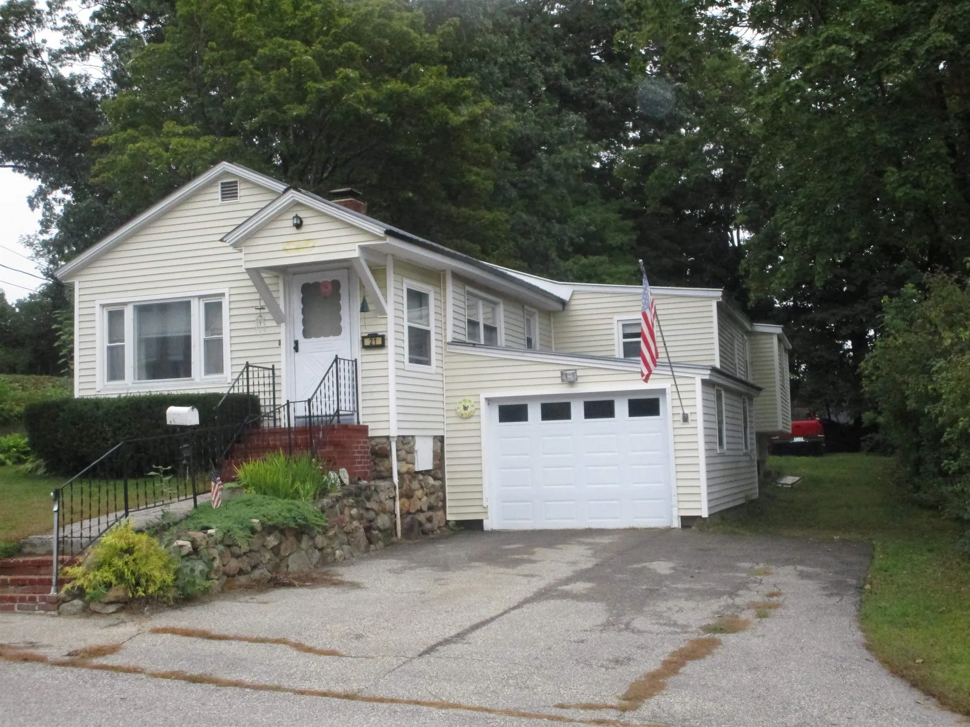 21 Carver Street Laconia NH 03246
