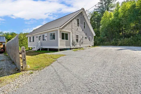6 Pike Street Henniker NH 03242