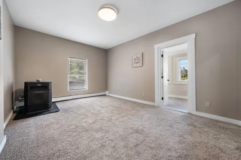 6 Pike Street Henniker NH 03242