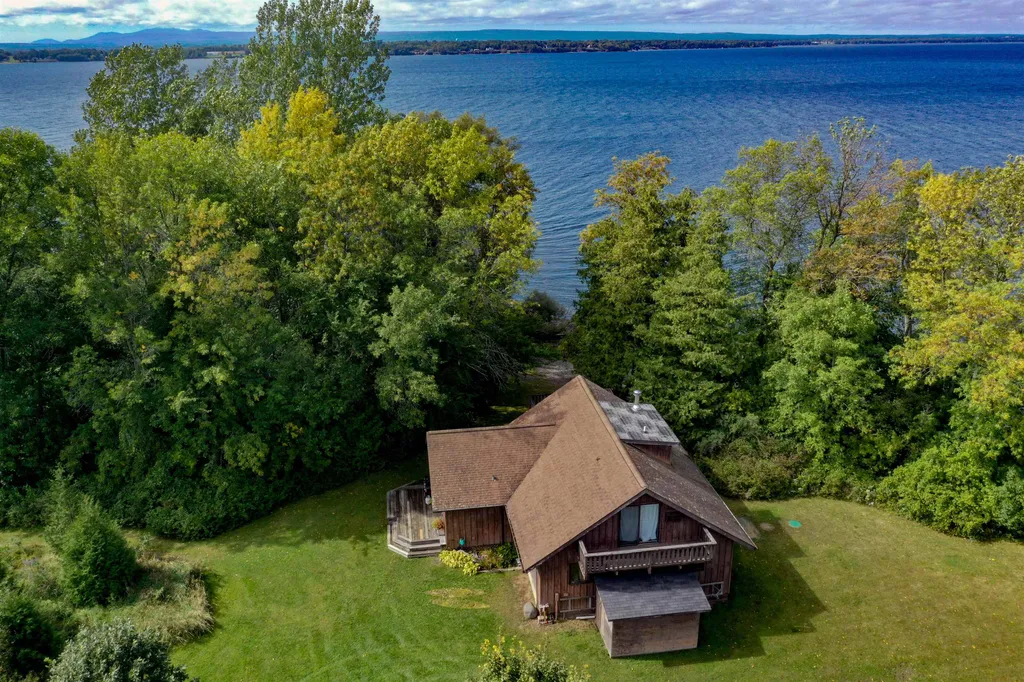 143 West Shore Road, Grand Isle, VT