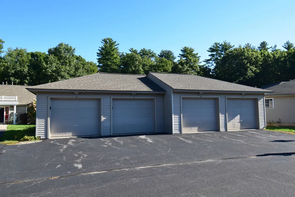 6 Lantern Lane Kingston NH 03848