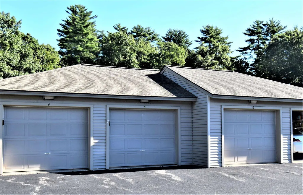 6 Lantern Lane Kingston NH 03848