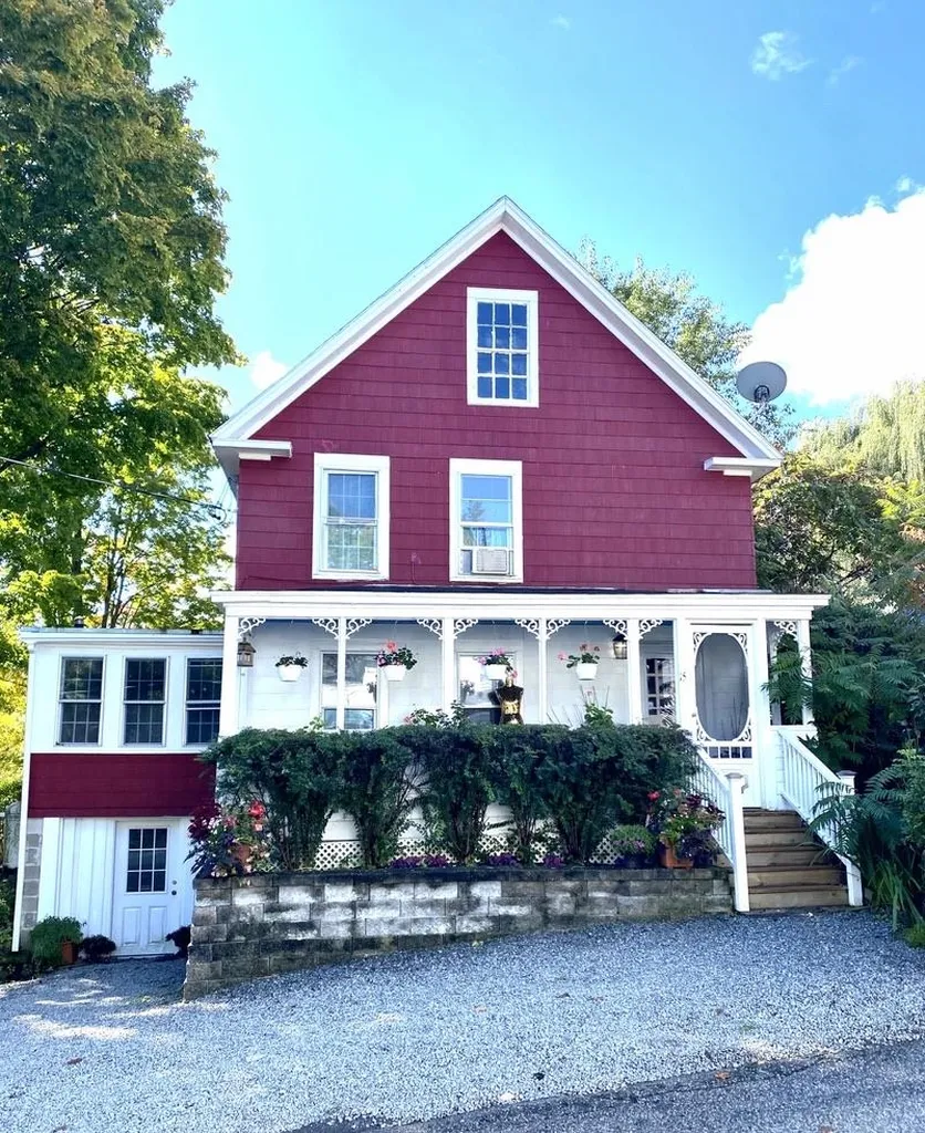 15 Jackson Street Hillsborough NH 03244