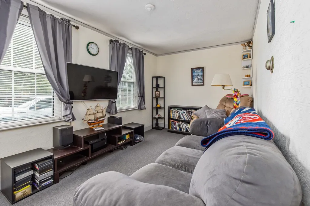205 207 Raleigh Way Portsmouth NH 03801