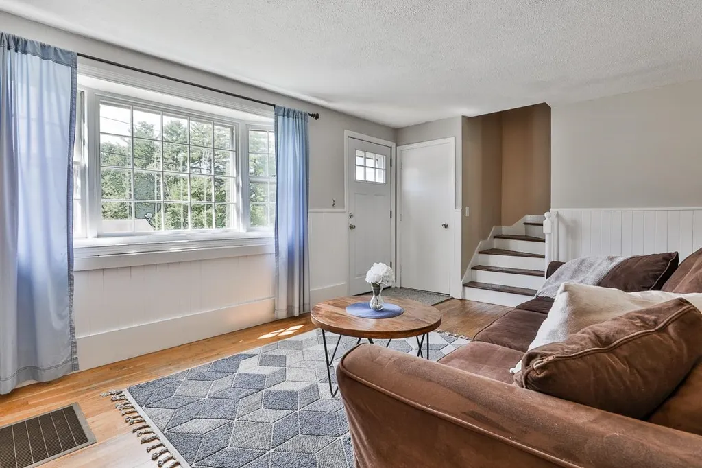 19 Madison Drive Hudson NH 03051