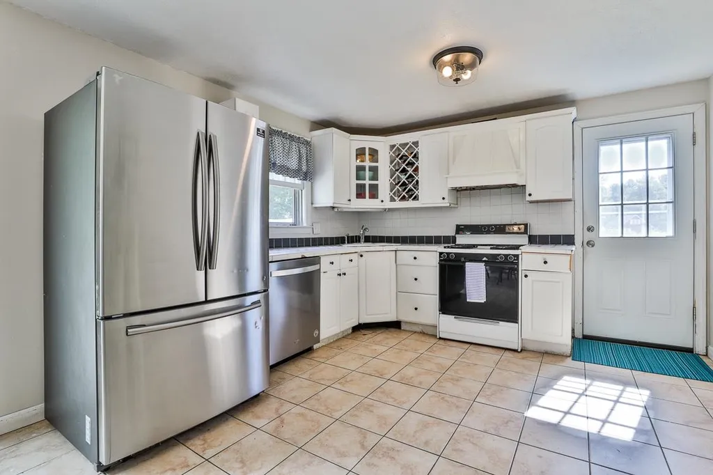 19 Madison Drive Hudson NH 03051