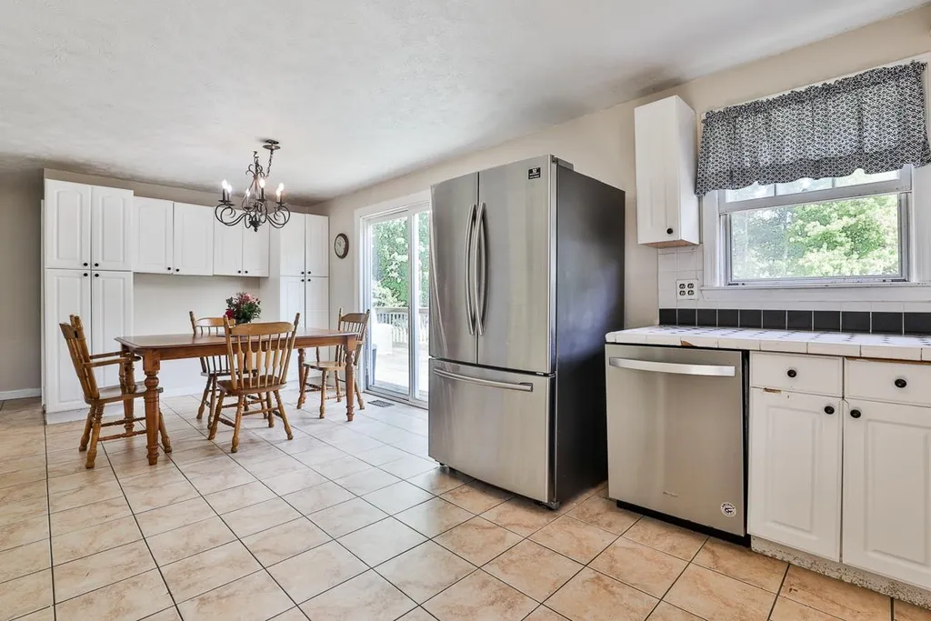 19 Madison Drive Hudson NH 03051