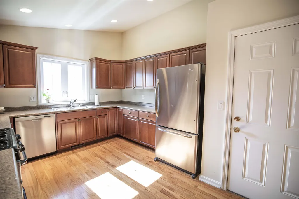 8b Taunton Lane Hudson NH 03051