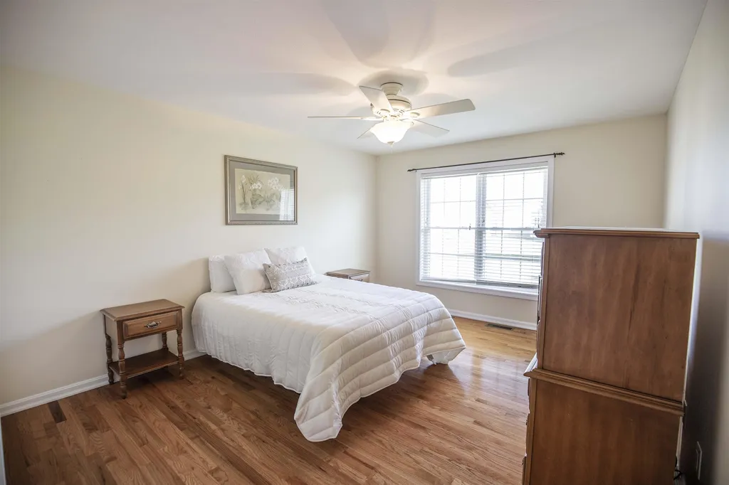8b Taunton Lane Hudson NH 03051