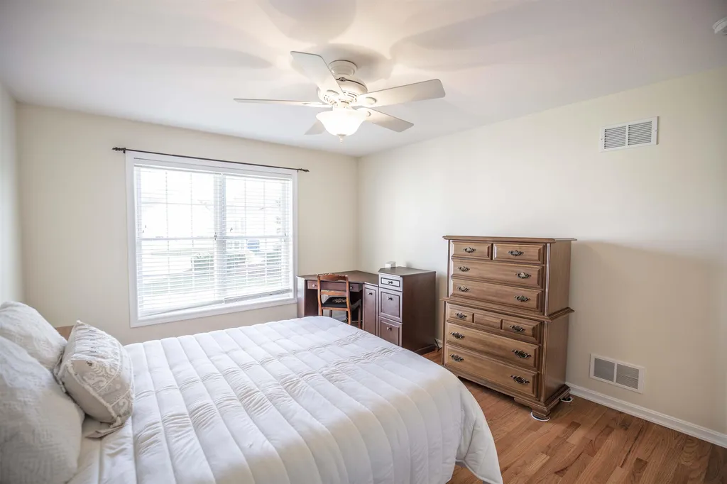 8b Taunton Lane Hudson NH 03051