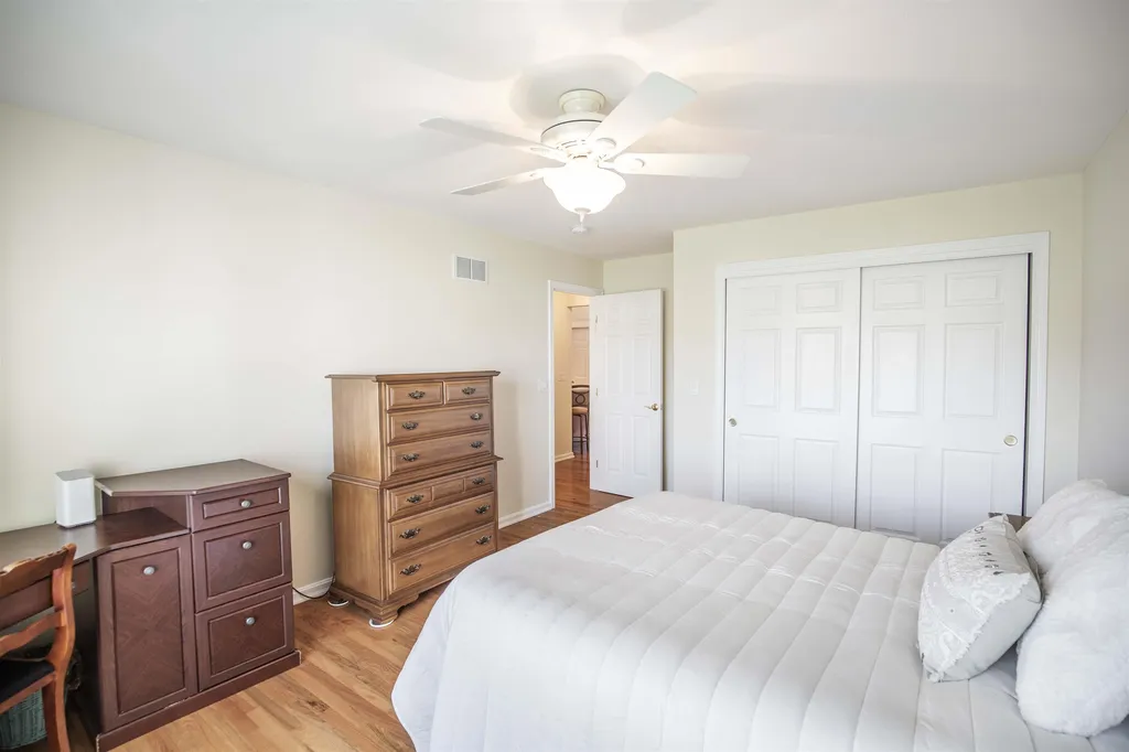 8b Taunton Lane Hudson NH 03051