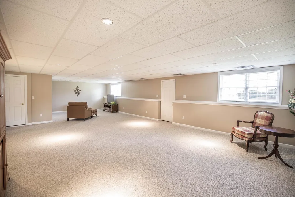 8b Taunton Lane Hudson NH 03051
