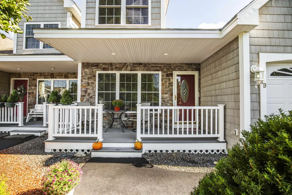8b Taunton Lane Hudson NH 03051