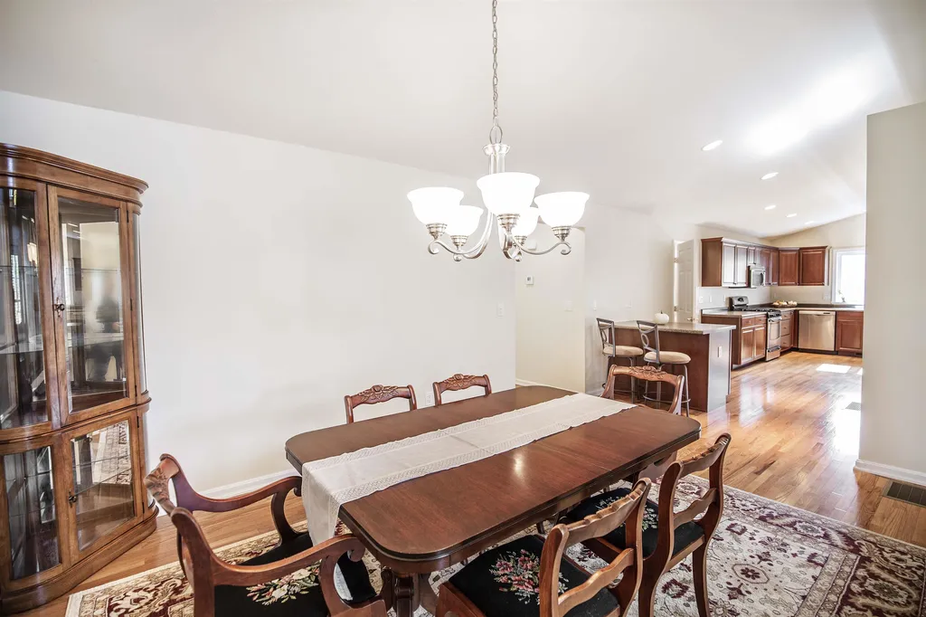 8b Taunton Lane Hudson NH 03051