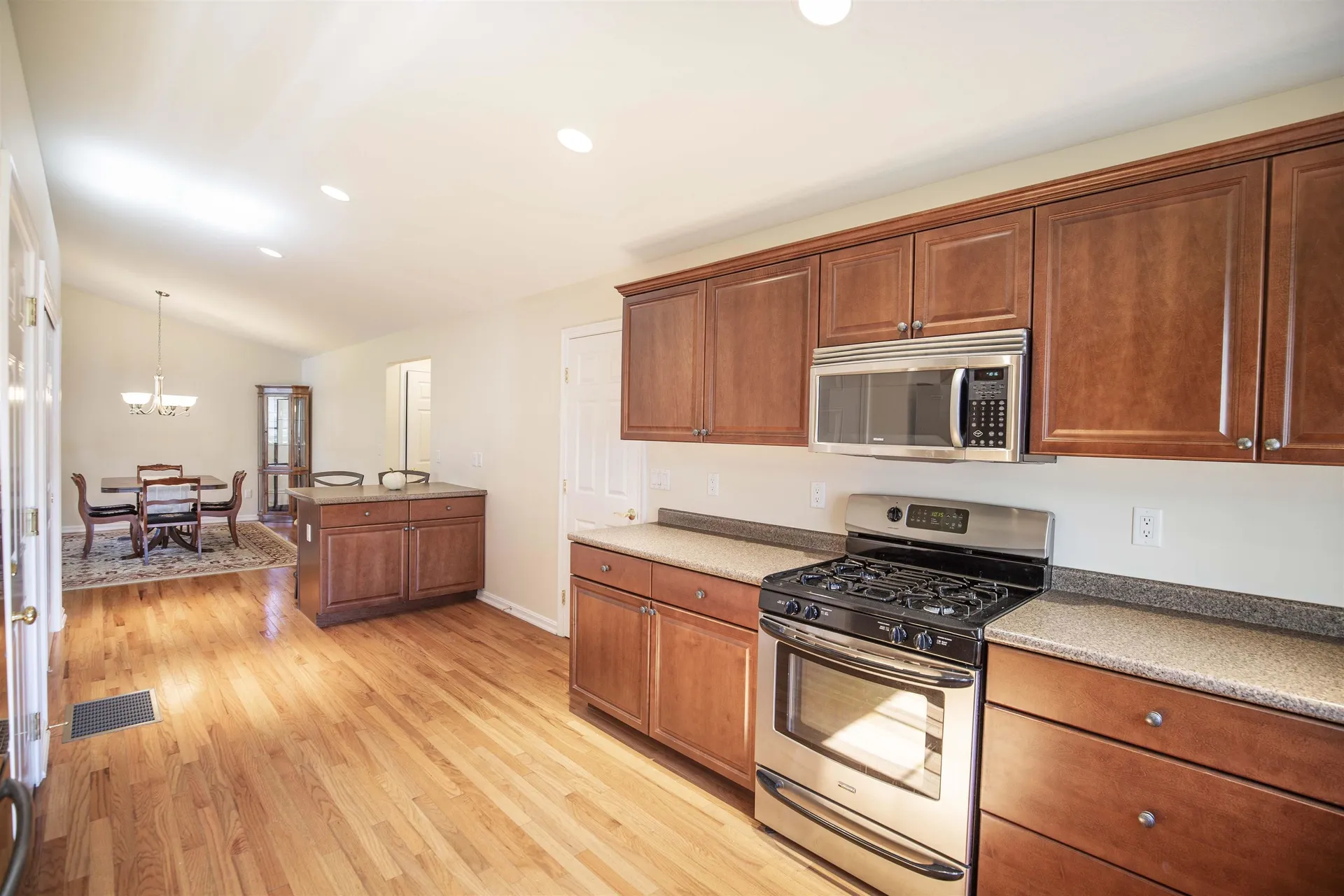 8b Taunton Lane Hudson NH 03051